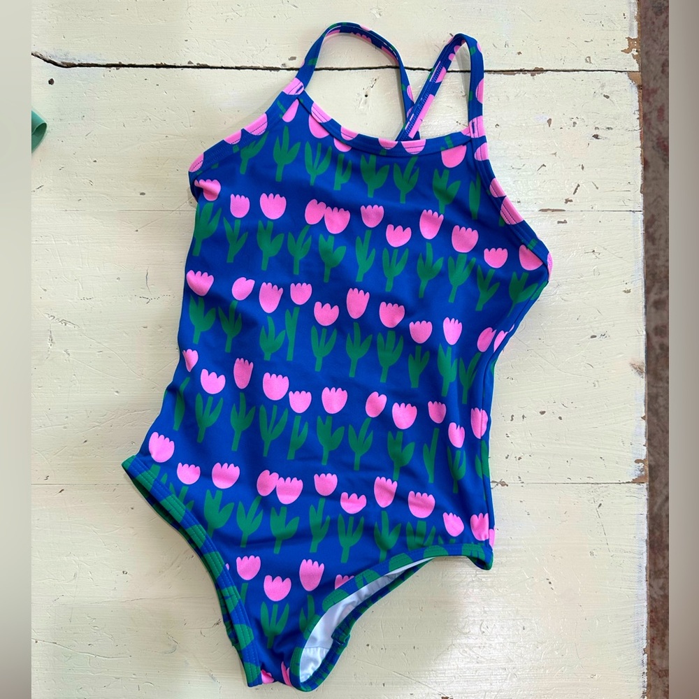 Hanna Andersson tulip one piece in size 6-7